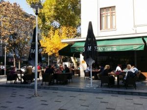 Piata Amzei, cu Ryans, Camera din Fata si alte restaurante si cafenele