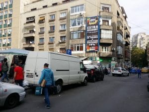 Piata Amzei cu restaurantele The Harbour si Ryans Irish Pub