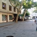 Piata Amzei cu restaurantele The Harbour si Ryans Irish Pub
