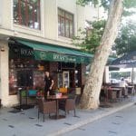 Piata Amzei cu restaurantele The Harbour si Ryans Irish Pub