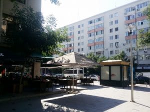 Piata Amzei cu restaurantele The Harbour si Ryans Irish Pub