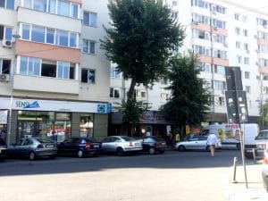 Piata Amzei cu restaurantele The Harbour si Ryans Irish Pub