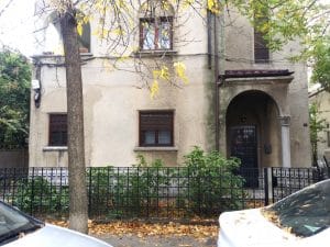 Piata Domenii din Bucuresti, in partea cu restaurantul Barka Saffron