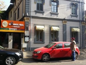 Piata Sfantul Stefan din Bucuresti, cu restaurantul Nonna Mia