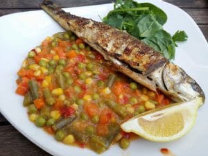 TrickSHOT, restaurant cu sala de bowling la Promenada Mall