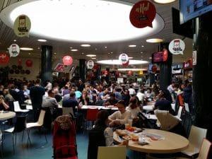TrickSHOT, restaurant cu sala de bowling la Promenada Mall