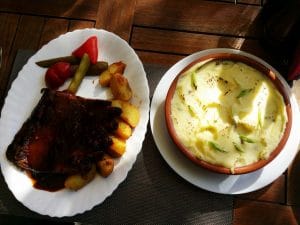 Ryans Irish Pub, restaurant cu specific irlandez in Piata Amzei