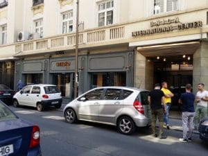 Strada Ion Campineanu cu restaurantul Stadio, restaurant cu atrium