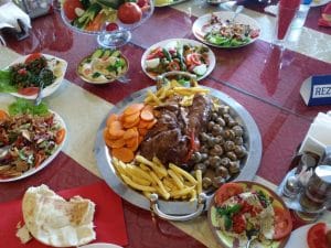 Un pranz in stil arabesc la Damascus Palace, in Bucuresti