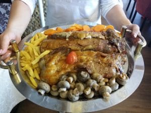 Un pranz in stil arabesc la Damascus Palace, in Bucuresti