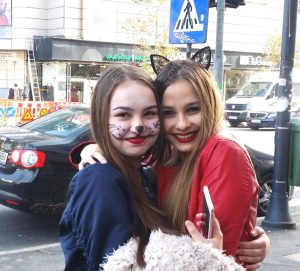 Asteptand Topurile Restocracy