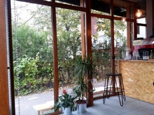 Bake a Coffee, cafenea mica pe strada Polona din Bucuresti