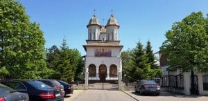 Bulevardul Pipera, in dreptul Bisericii Adormirea Maicii Domnului si al restaurantului Arabesk