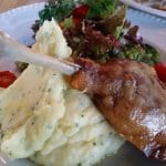 CAVA Bistro, bucatarie internationala cu produse controlate la Piata Floreasca