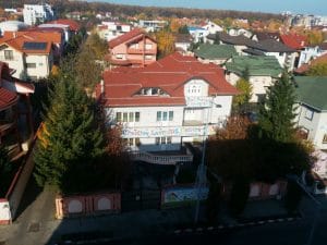 Cartierul Pipera vazut de pe terasa restaurantului Elfi Sky Bar