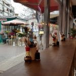 Un street food cu preturi mai mari decat la multe restaurante bune ale Bucurestiului, unele chiar la cativa pasi distanta. De ce se duc oamenii sa manance acolo intr-o rana si sa dea atatia bani, mie mi-e greu sa inteleg... GB