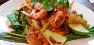 Un street food cu preturi mai mari decat la multe restaurante bune ale Bucurestiului, unele chiar la cativa pasi distanta. De ce se duc oamenii sa manance acolo intr-o rana si sa dea atatia bani, mie mi-e greu sa inteleg... GB