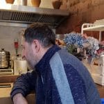 Un street food cu preturi mai mari decat la multe restaurante bune ale Bucurestiului, unele chiar la cativa pasi distanta. De ce se duc oamenii sa manance acolo intr-o rana si sa dea atatia bani, mie mi-e greu sa inteleg... GB