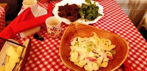 Petite, mic bistrou pentru fumatori la Piata Dorobantilor