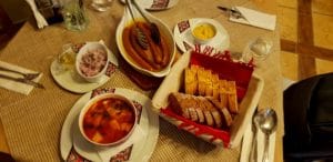 Zarand, restaurant traditional romanesc la Piata Operei din Bucuresti