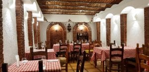 Zarand, restaurant traditional romanesc la Piata Operei din Bucuresti