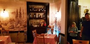 Zarand, restaurant traditional romanesc la Piata Operei din Bucuresti