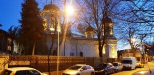 Biserica Precupetii Vechi, cu Trattoria Amore, Templul Soarelui si Moudys Kitchen in jur