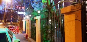 Biserica Precupetii Vechi, cu Trattoria Amore, Templul Soarelui si Moudys Kitchen in jur