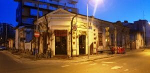 Biserica Precupetii Vechi, cu Trattoria Amore, Templul Soarelui si Moudys Kitchen in jur