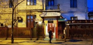 Biserica Precupetii Vechi, cu Trattoria Amore, Templul Soarelui si Moudys Kitchen in jur