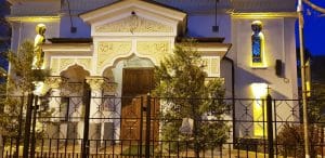 Biserica Precupetii Vechi, cu Trattoria Amore, Templul Soarelui si Moudys Kitchen in jur