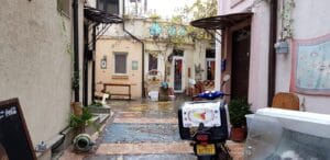 Curtea restaurantului italienesc Belli Siciliani din strada Matasari in Bucuresti