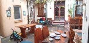 Curtea restaurantului italienesc Belli Siciliani din strada Matasari in Bucuresti