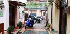 Curtea restaurantului italienesc Belli Siciliani din strada Matasari in Bucuresti