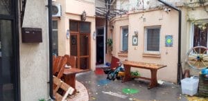 Curtea restaurantului italienesc Belli Siciliani din strada Matasari in Bucuresti