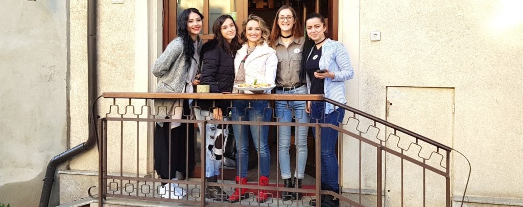 Fetele vesele de la Belli Siciliani, pasticceria siciliana pe strada Matasari in Bucuresti