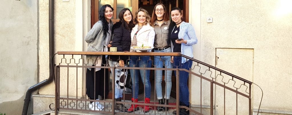 Fetele vesele de la Belli Siciliani, pasticceria siciliana pe strada Matasari in Bucuresti