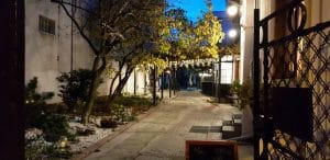Gradina Moudys Kitchen, restaurant cu specific oriental - sirian, turcesc si armean
