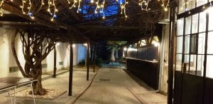 Gradina Moudys Kitchen, restaurant cu specific oriental - sirian, turcesc si armean