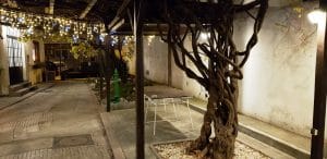 Gradina Moudys Kitchen, restaurant cu specific oriental - sirian, turcesc si armean