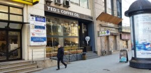 Piata Victoriei vazuta din Teds Coffee Co
