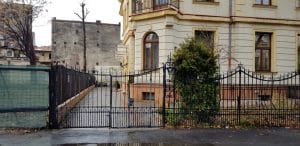 Strada Jean Louis Calderon, cu Trattoria Zucca si restaurantul Mesogios