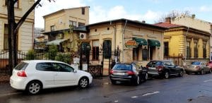 Strada Jean Louis Calderon, cu Trattoria Zucca si restaurantul Mesogios