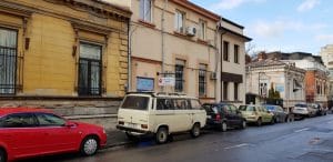 Strada Jean Louis Calderon, cu Trattoria Zucca si restaurantul Mesogios
