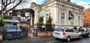 Strada Jean Louis Calderon, cu Trattoria Zucca si restaurantul Mesogios