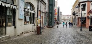 Strada Lipscani din Bucuresti, cu The Ace si alte restaurante