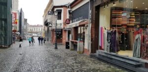 Strada Lipscani din Bucuresti, cu The Ace si alte restaurante
