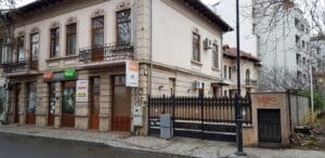 Strada Mihail Eminescu, la intersectia cu Viitorului, cu restaurantul Blue Margarita