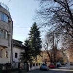 Strada Sandu Aldea, cu restaurantul libanez Coin Vert