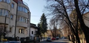 Strada Sandu Aldea, cu restaurantul libanez Coin Vert